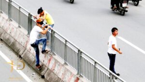 Từ Năm 2025, Người Đi Bộ Sang Đường Không Đúng Quy Định Sẽ Bị Phạt Tiền